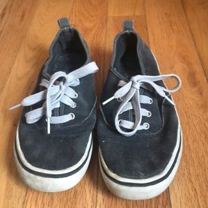 black sneaker slip on